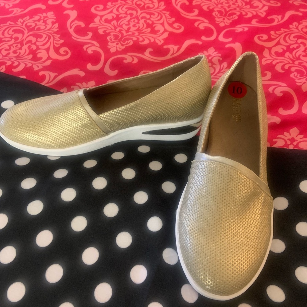 Kenneth Cole Reaction Gold Women's wedge slip-on shoes